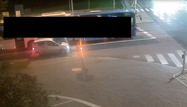 Tunnistettava auto sivusta.